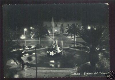 Vecchia Trapani 373 - Trapani - Fontana del Tritone (notturno).jpg